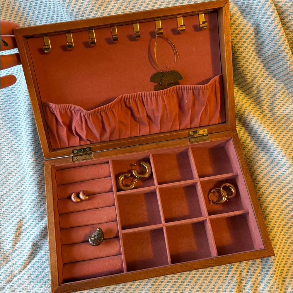 Vintage wooden jewellery box